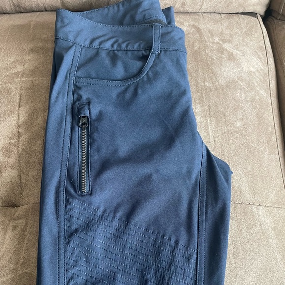 Lululemon, size 28 - Picture 2 of 2